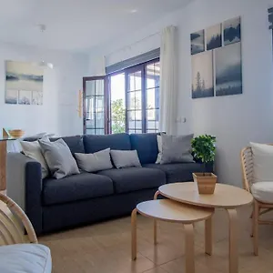 https://casa-paula-costa-teguise.in-canary-islands.com