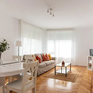 https://acogedor-apartamento-con-vistas-a-la-bahia.bilbaohotelsspain.com